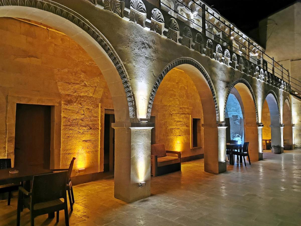 Falcon Cave Suites Гореме Экстерьер фото