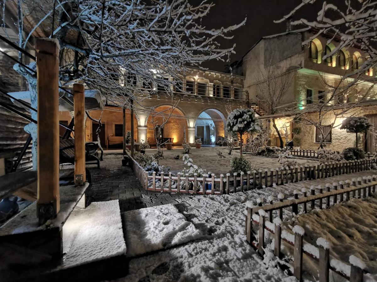 Falcon Cave Suites Гореме Экстерьер фото