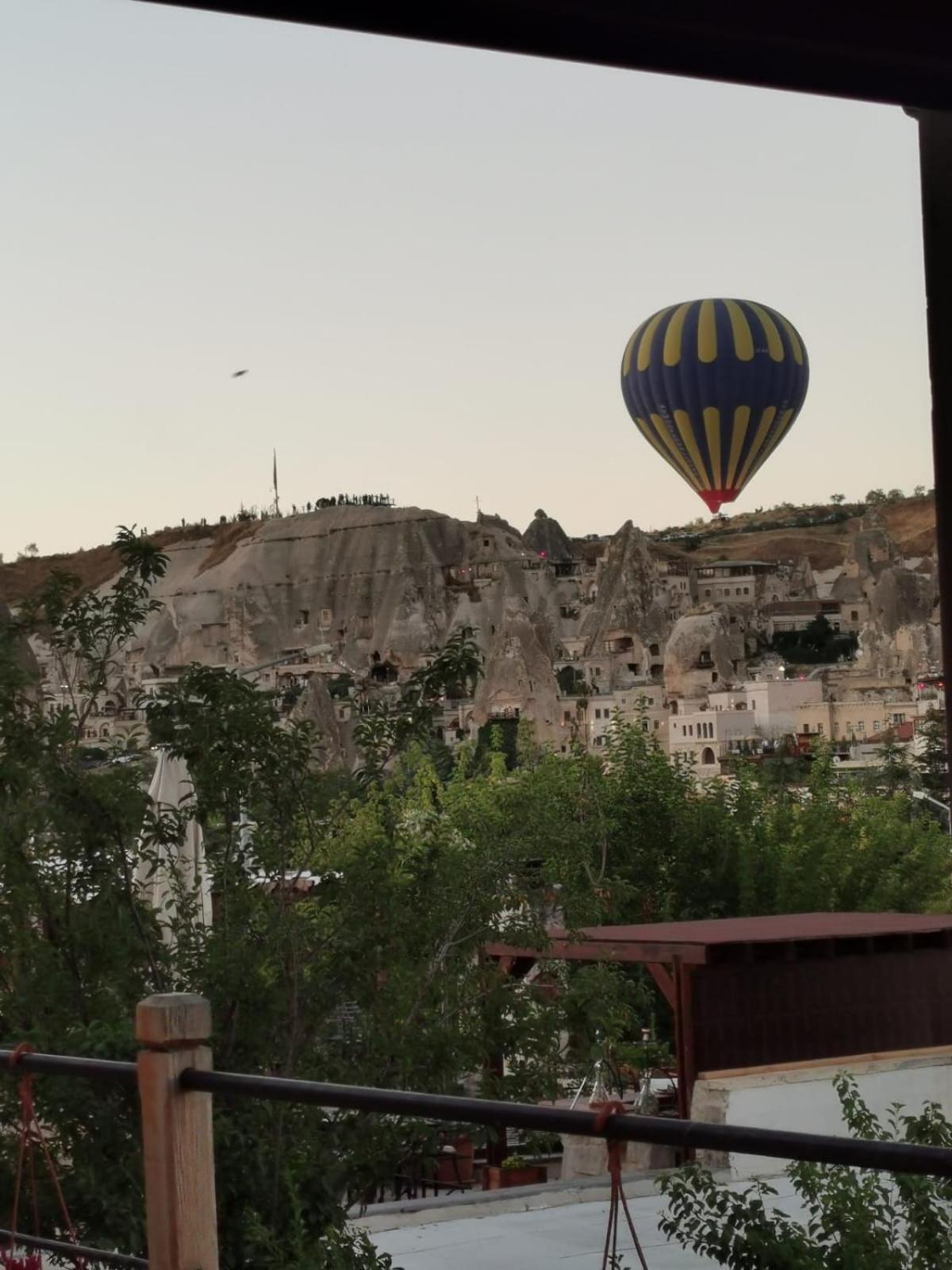 Falcon Cave Suites Гореме Экстерьер фото