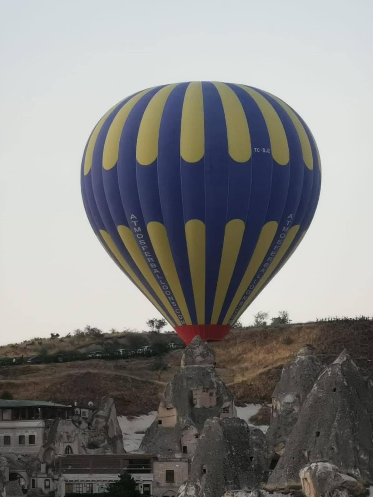 Falcon Cave Suites Гореме Экстерьер фото
