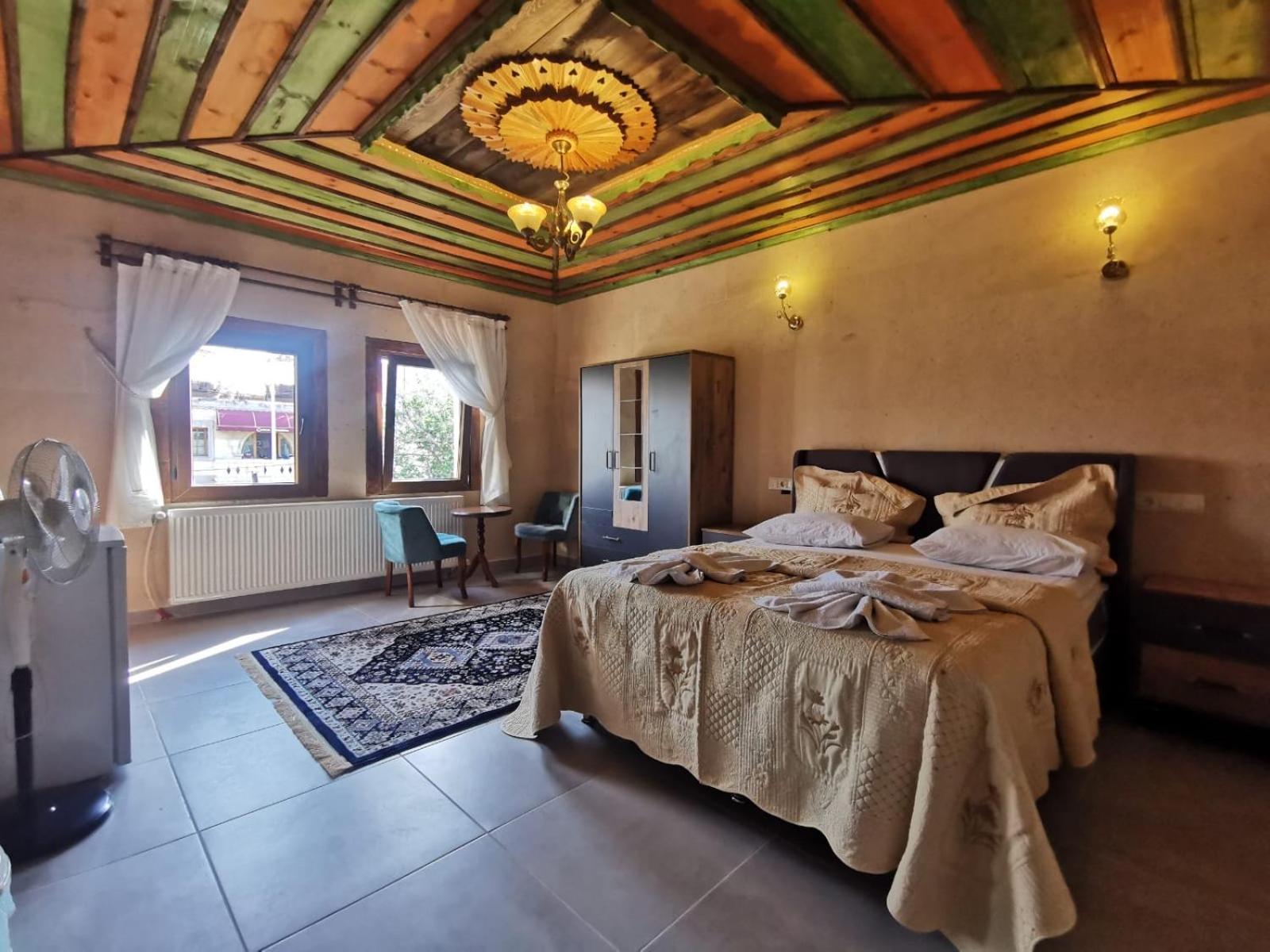 Falcon Cave Suites Гореме Экстерьер фото