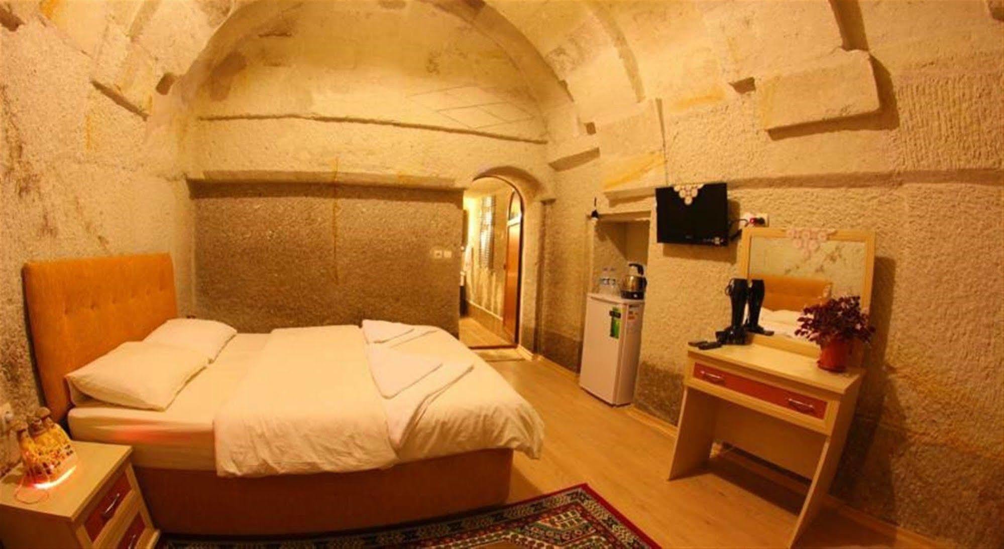 Falcon Cave Suites Гореме Экстерьер фото