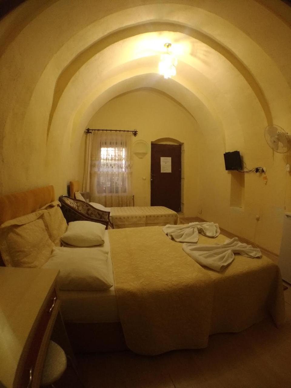 Falcon Cave Suites Гореме Экстерьер фото