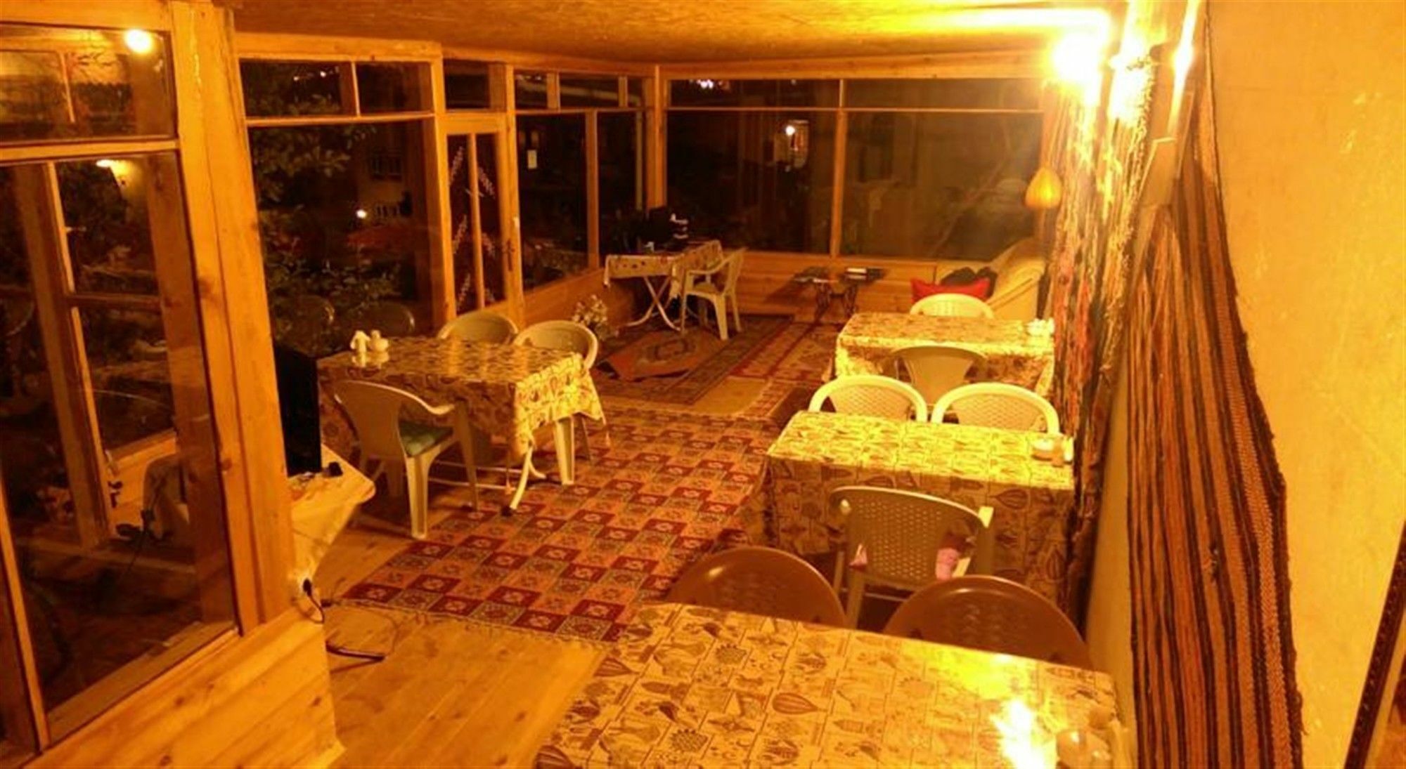 Falcon Cave Suites Гореме Экстерьер фото